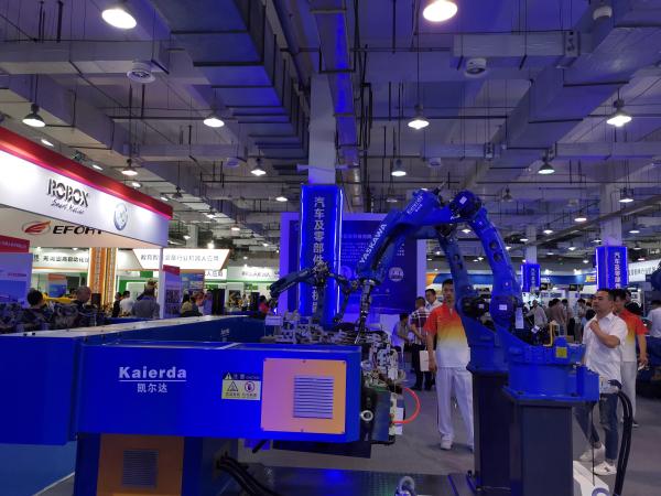 芜湖科博会：国产机器人追赶超越显露峥嵘